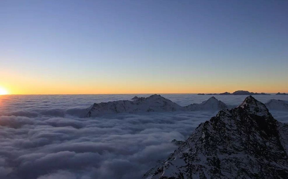 攀登之旅：从"这哪是爬山"到"拿下黄山"的壮丽征途